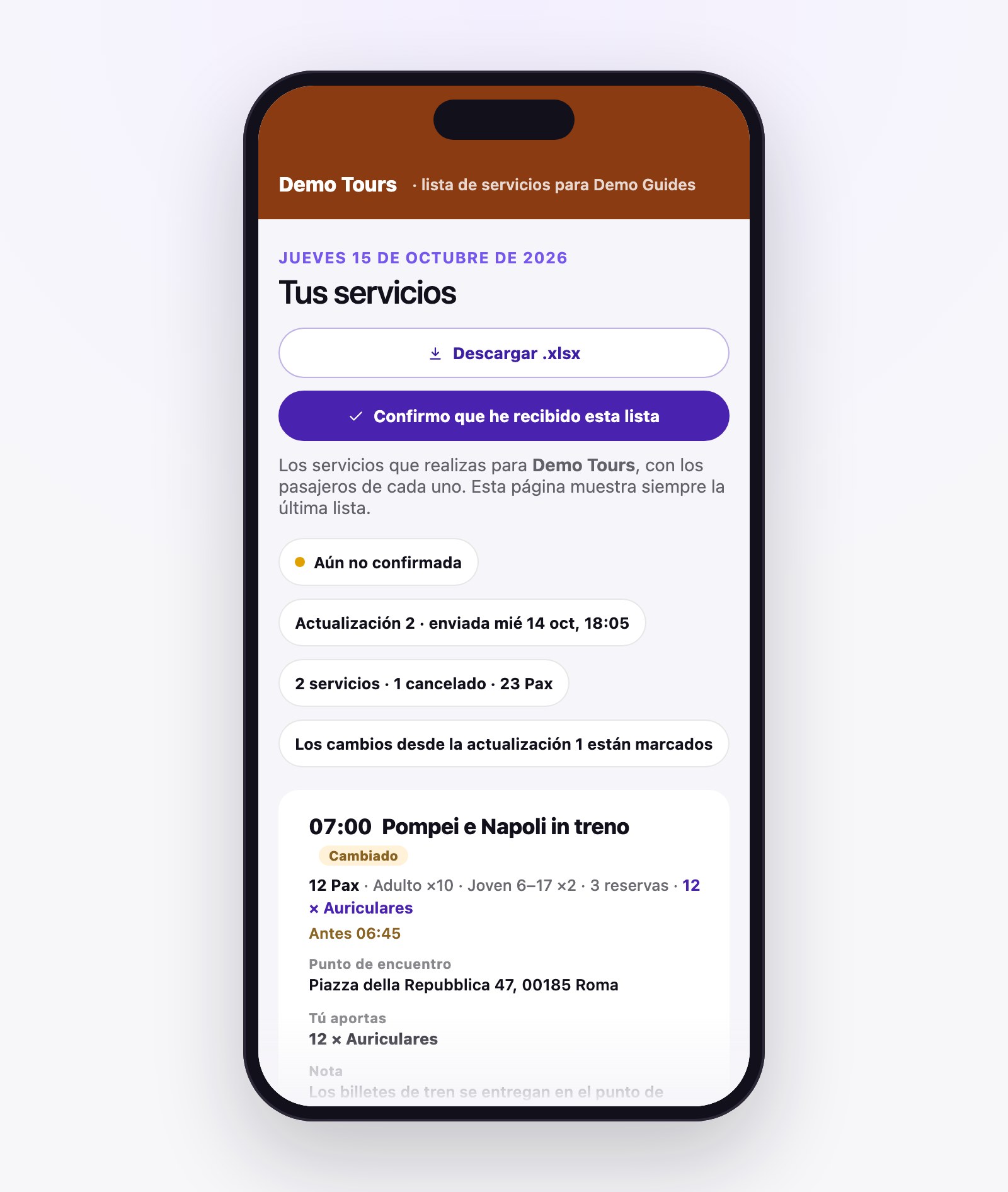 La lista de servicios de un partner abierta en un móvil, para el jueves 15 de octubre: los botones para descargar el archivo .xlsx y para confirmar que se ha recibido la lista, la actualización 2 con 2 servicios, 1 cancelado y 23 pasajeros, y el primer servicio, Pompei e Napoli in treno a las 07:00, marcado como Cambiado porque antes era a las 06:45.